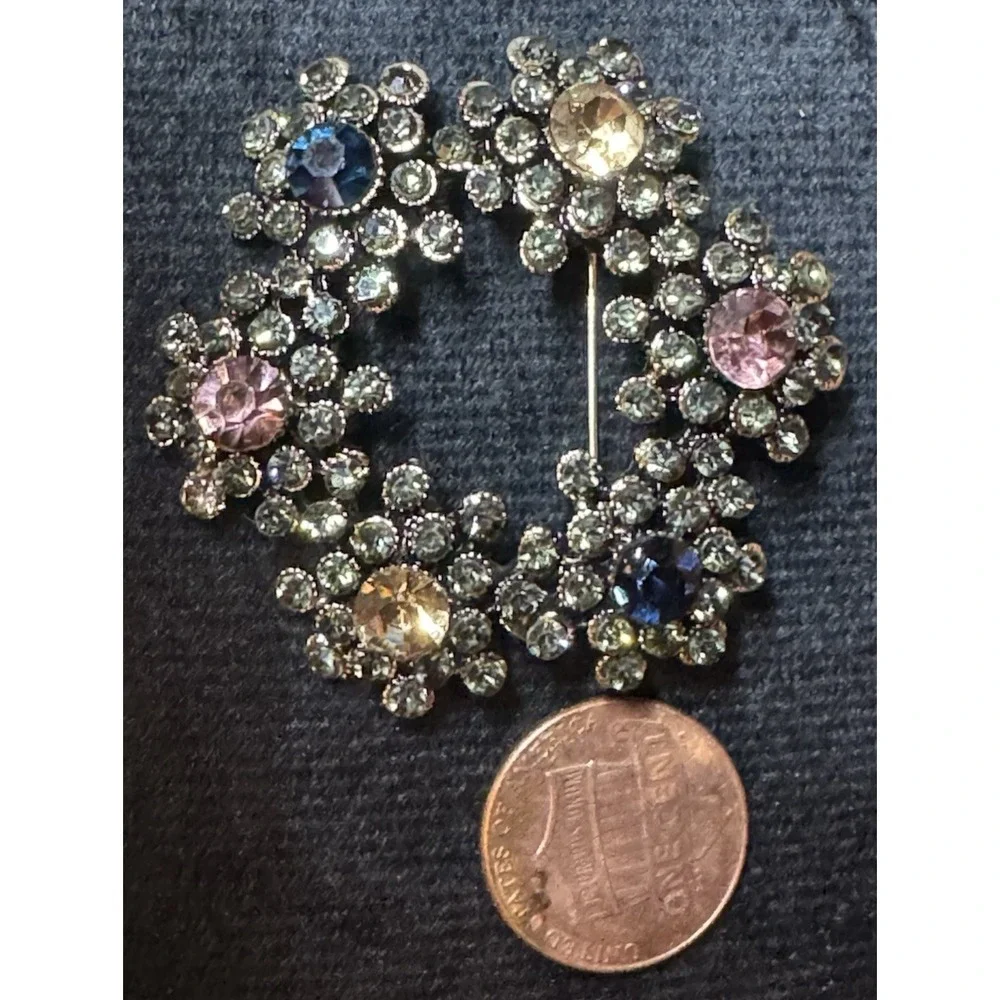 Vintage Rhinestone Wreath Brooch Multicolor Pastel Crystal‎ Floral Circle Pin